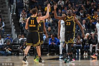 他在一场关 他在一场关